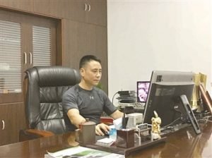 涂新弟的生意經(jīng)：拼命賺錢、拼命省錢、拼命捐錢